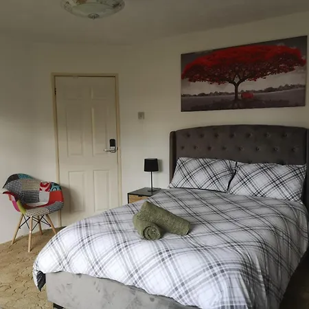 Mossbank House Luton Airport-2